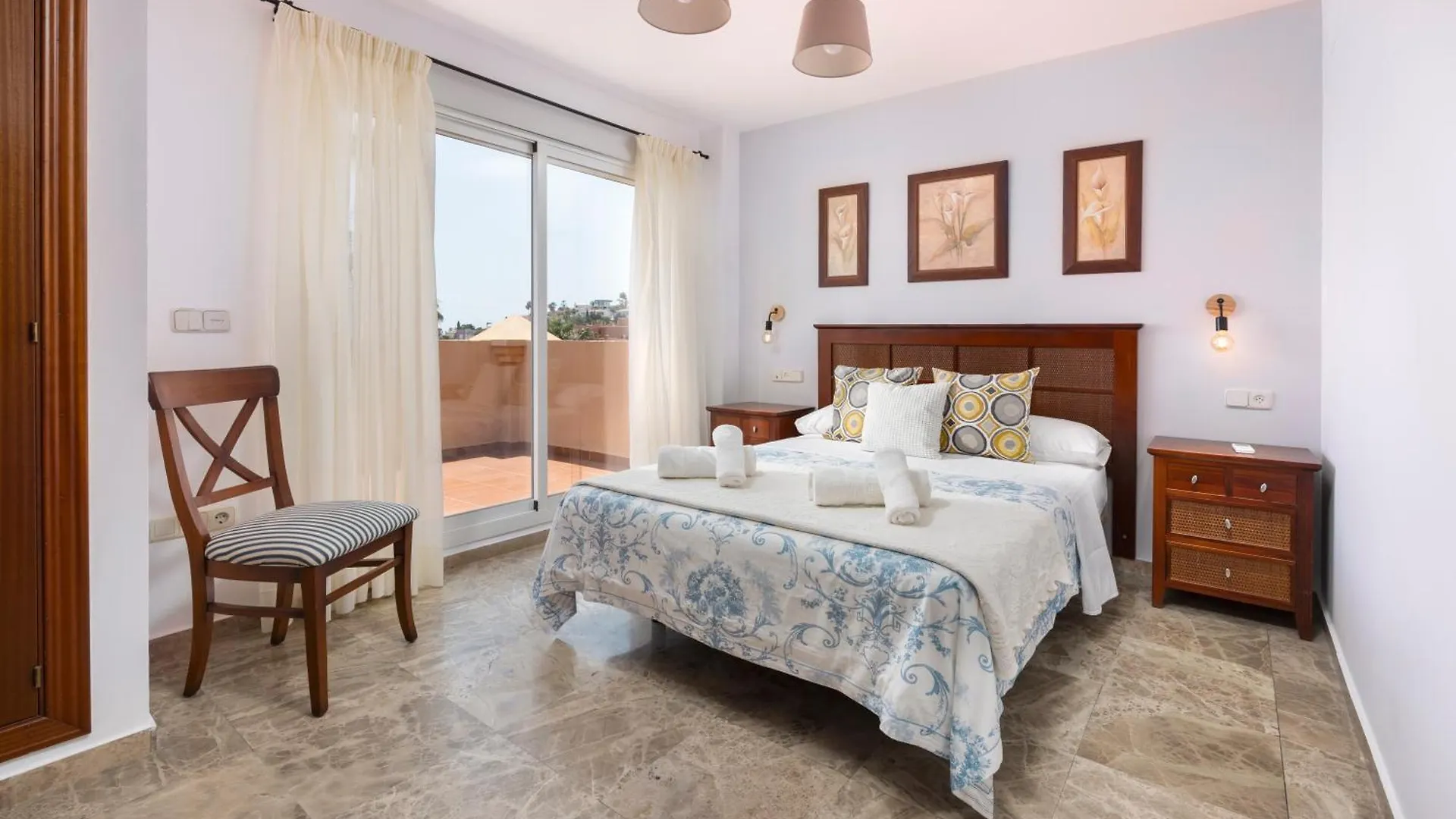 Bonita Casa Adosada En Esquina Estepona Сasa de vacaciones