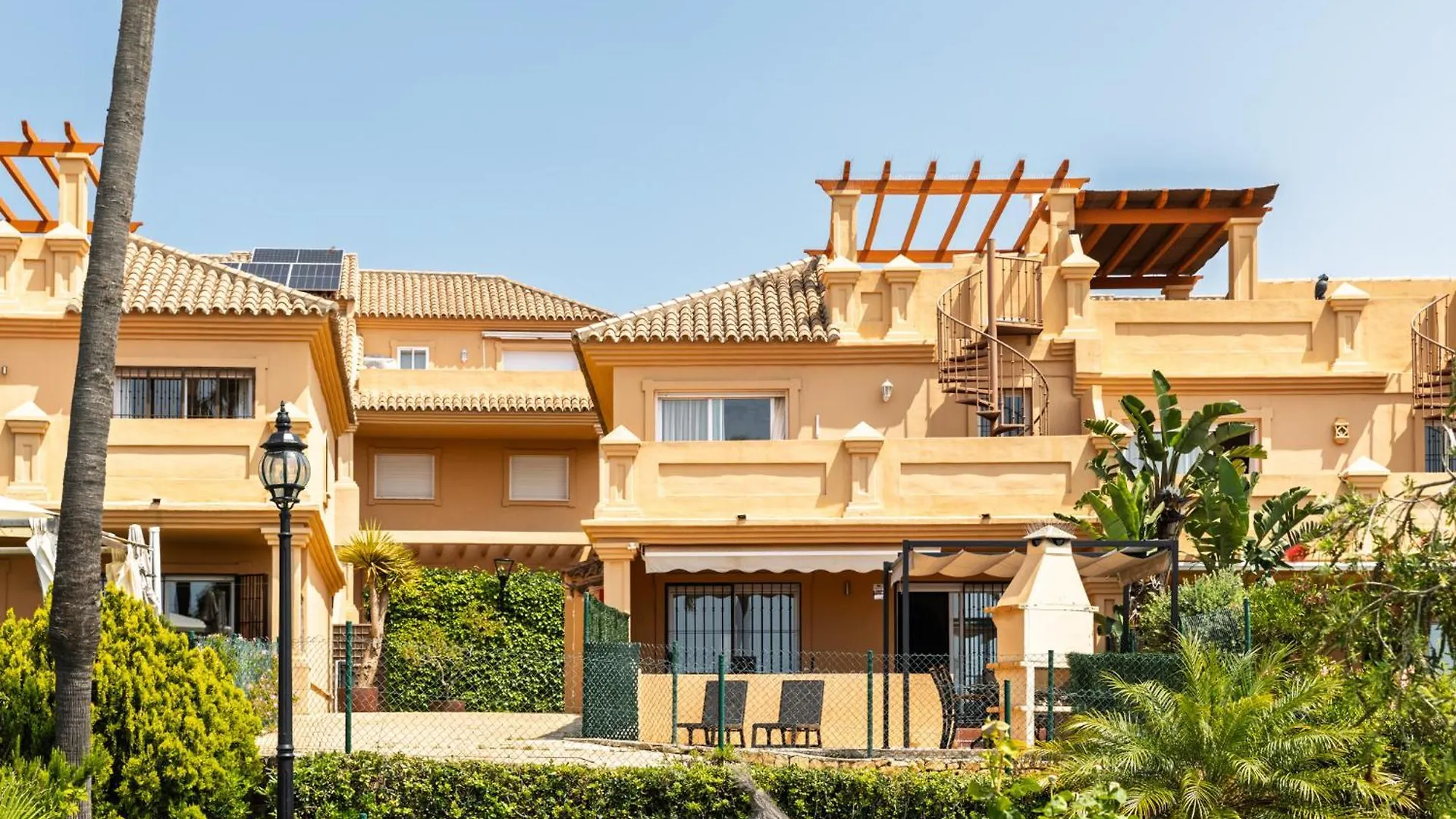 Bonita Casa Adosada En Esquina Estepona Сasa de vacaciones