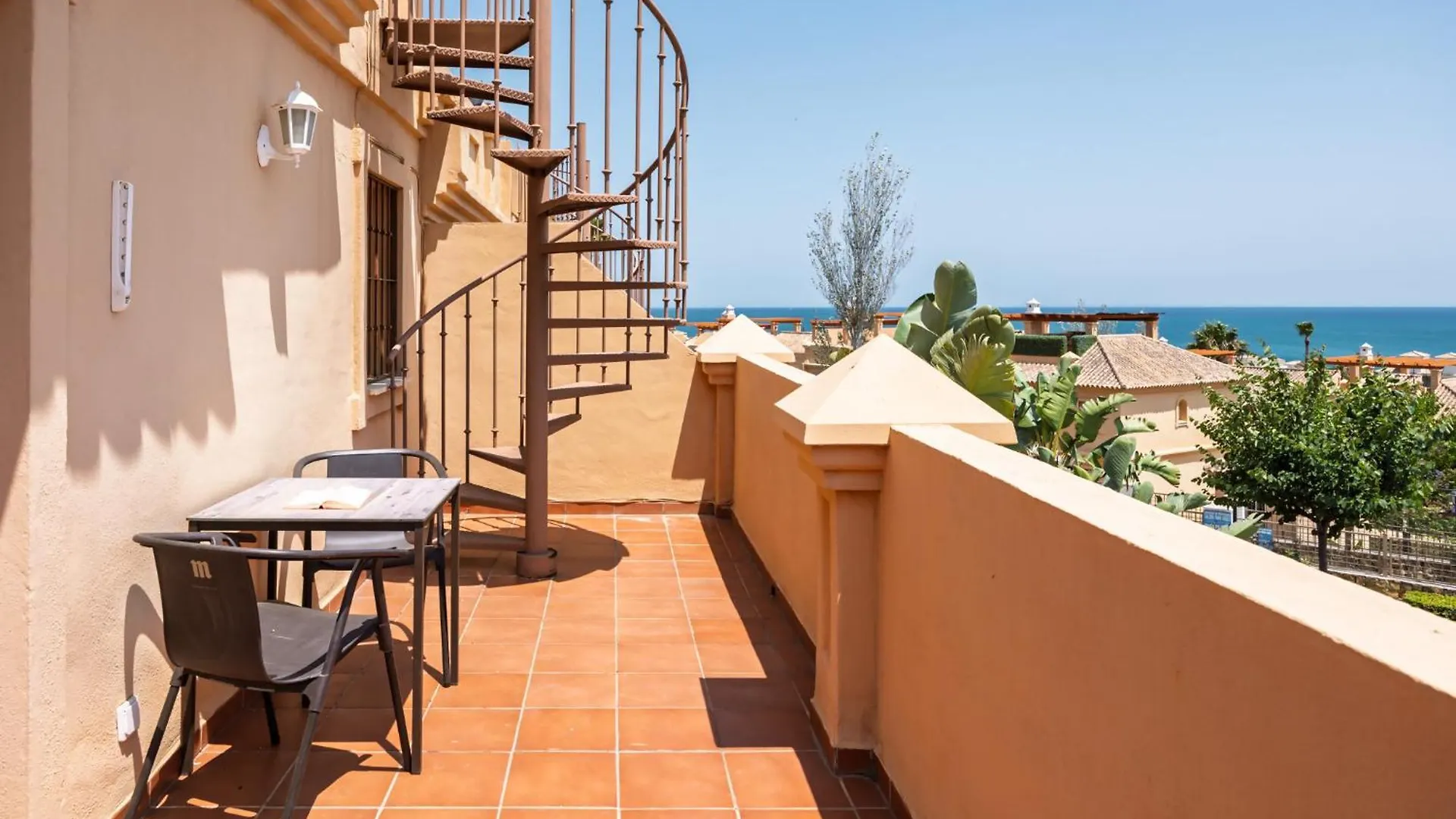 Bonita Casa Adosada En Esquina Estepona Сasa de vacaciones