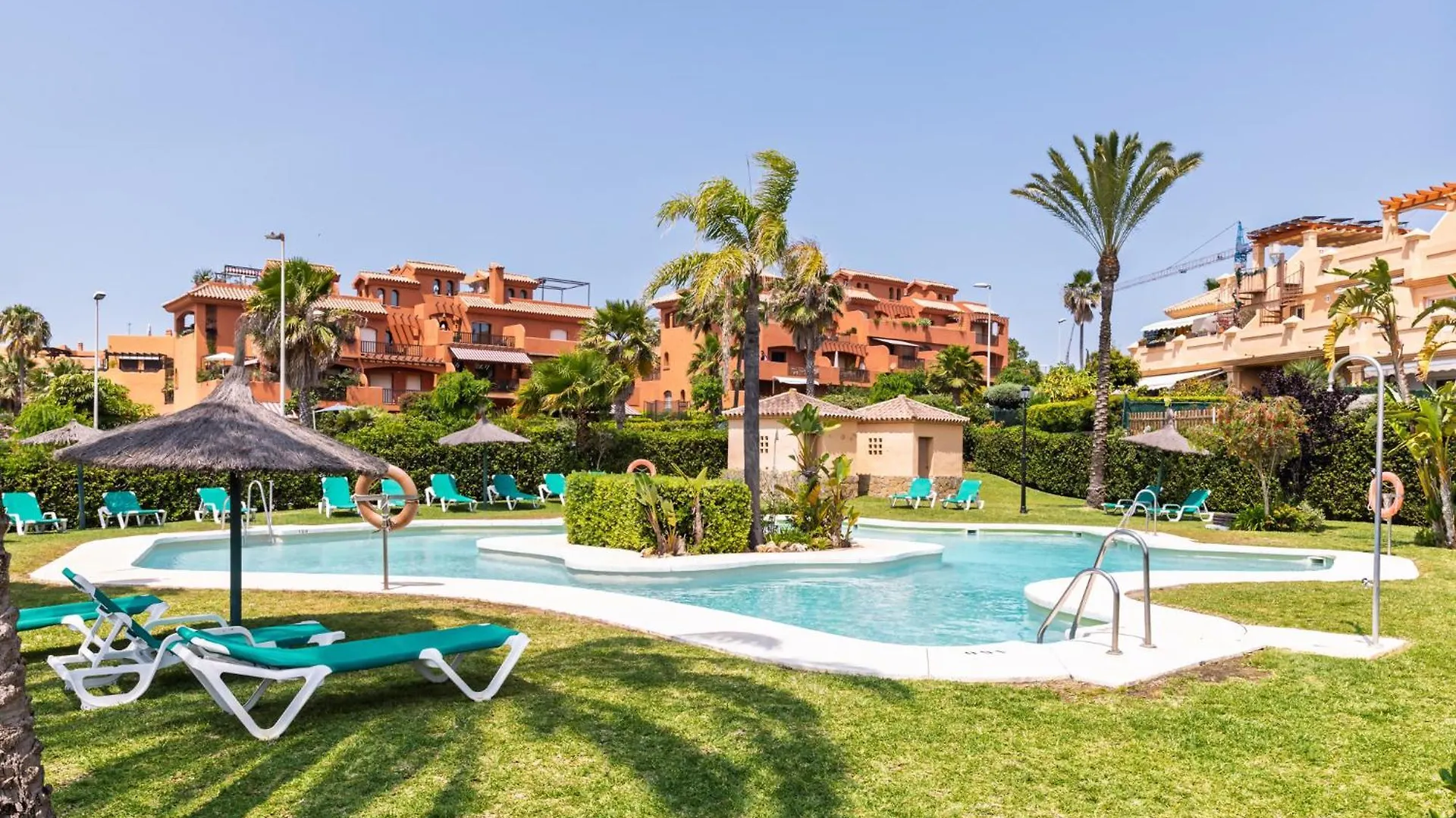 Bonita Casa Adosada En Esquina Estepona Сasa de vacaciones
